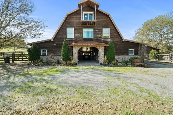 Unique Barndominium in Gainesboro, TN