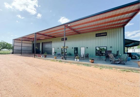 288-Acre Country Estate with Luxury Barndominium, 