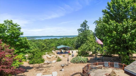3-Acre Luxury Lakefront Home in Oakland, Arkansas 