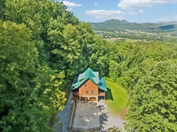 Custom Cabin with Mountain Views in Sevierville, T