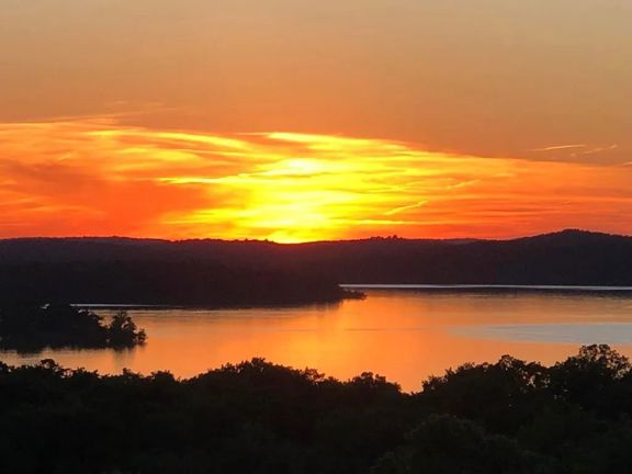 3-Acre Luxury Lakefront Home in Oakland, Arkansas