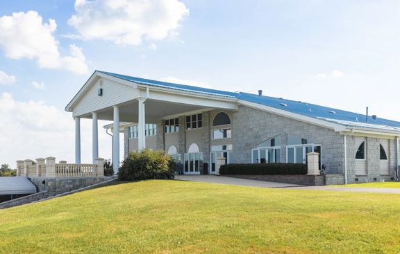 75-Acre Luxury Estate in Melbourne, AR for Sale