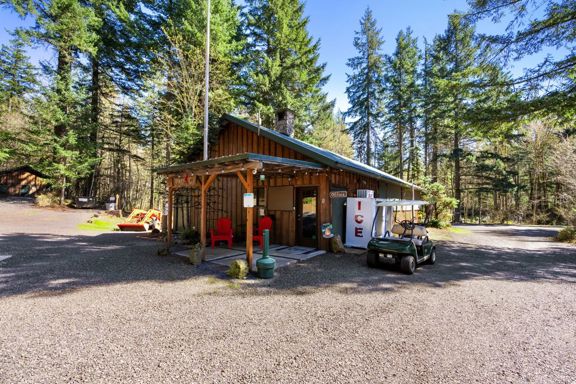 Top-Rated Campground/RV Park on 22 Acres in Steven