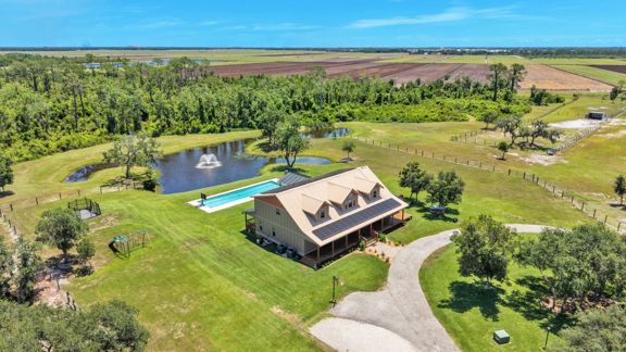 20-Acre Florida Country Estate near Sebring Intern
