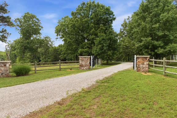 60-Acre Missouri Ozarks Country Estate in West Pla
