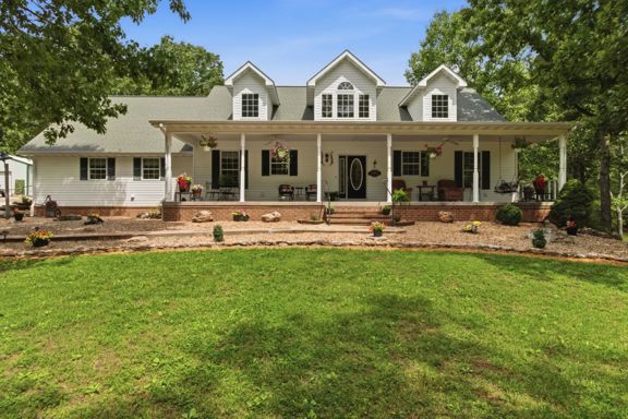60-Acre Missouri Ozarks Country Estate in West Pla