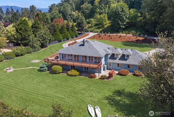 Riverfront Luxury Country Home in Woodland, Washin