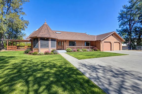 25-Acre Country Home in Guinda, CA for Sale