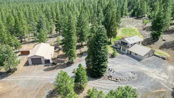 542 Acre Country Home in Oregon