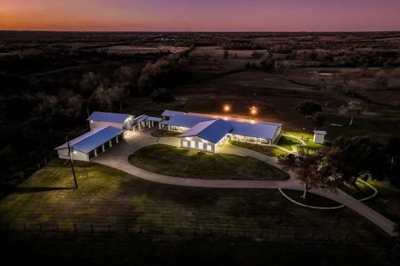 2945-B FM 3090 Rd