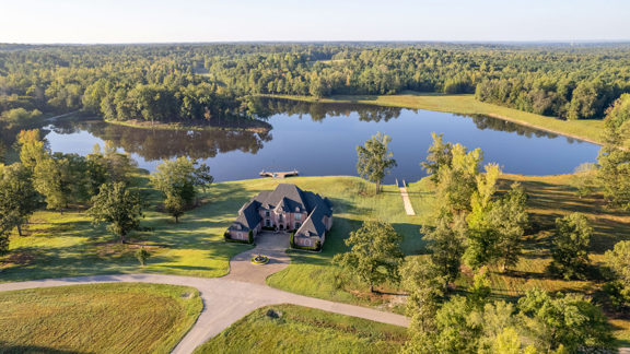 Luxury Lakeshore Estate