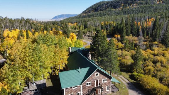 Historic Snowy Range Lodge