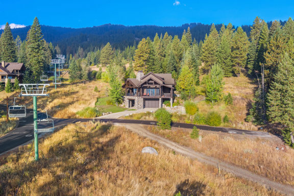 Luxury Ski In-Ski Out Mountain Estate in Tamarack