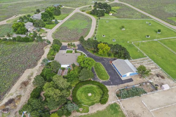 Sweetwater Farmhouse and Stables