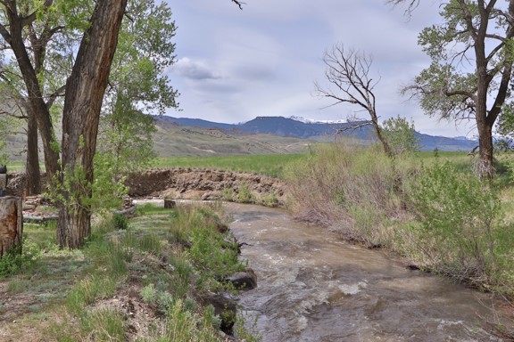 EYCAT LODGING ON THE ROAD TO YELLOWSTONE